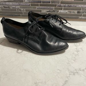 Frye women’s black leather lace up loafer. Size 6.5. Retails $228.